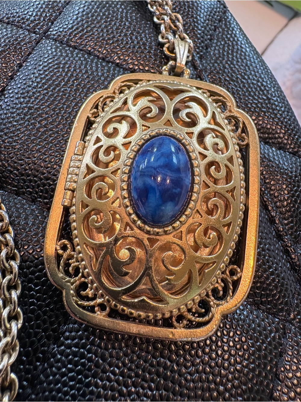 Vintage Avon 1973 Gold Filigree Pendant Photo Locket Necklace with Blue Cabochon - Picture 2 of 8